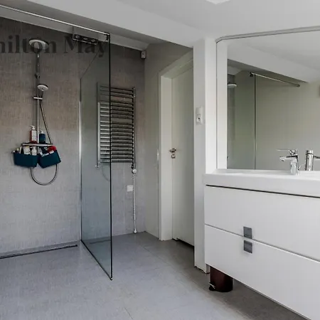 Dom wakacyjny The Family House Wawer Warszawa