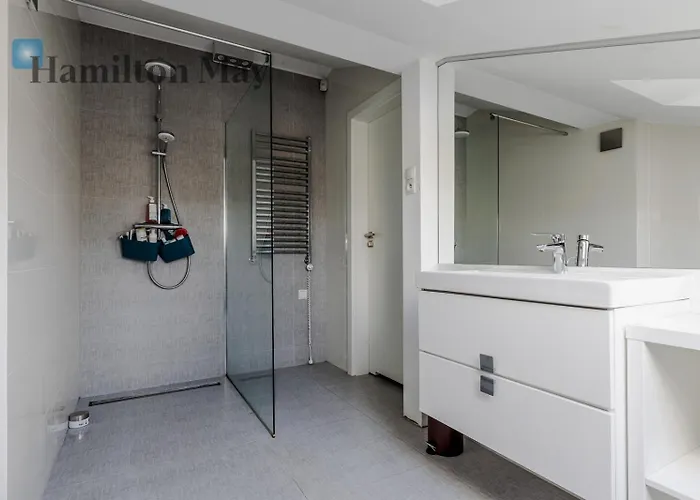 Dom wakacyjny The Family House Wawer Warszawa